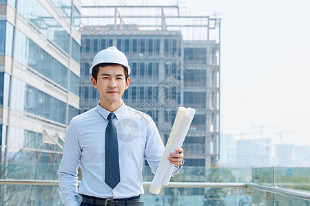 工程师图纸地产工程师手拿建筑图纸背景