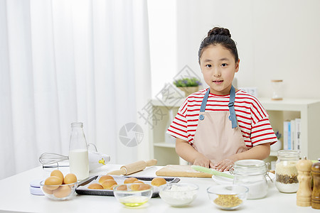 小女孩居家制作西点面包形象背景图片