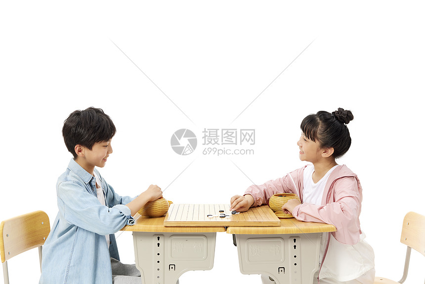 小学生对决下围棋图片