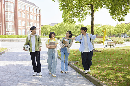 校园里活力四射的青年大学生图片