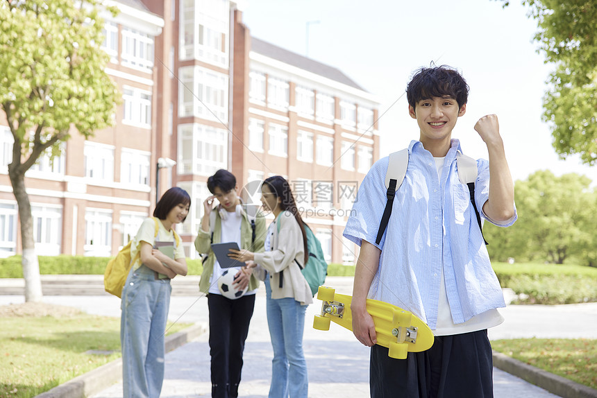 青春大学生加油形象图片