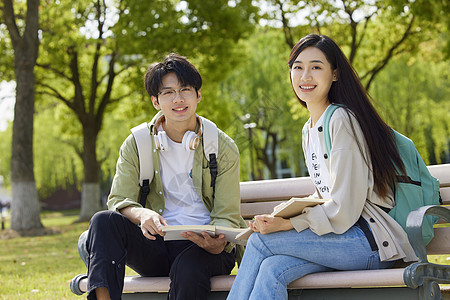 青年大学习大学校园里的男生女生背景