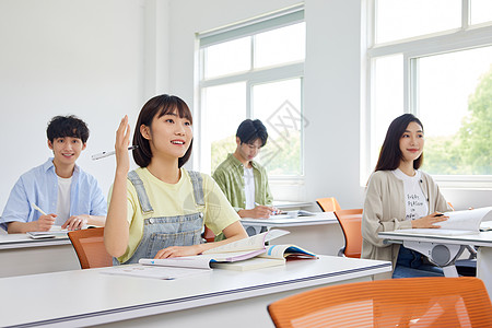 青年大学生听课举手发言图片