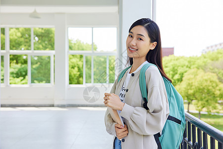 女大学生背书包形象图片