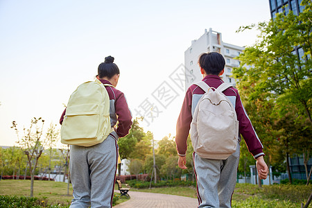 小孩背影小学生放学背影背景