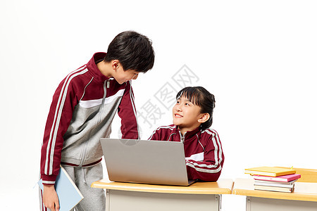穿着校服的小学生电脑学习图片