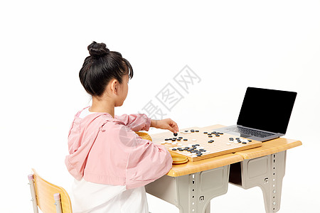 线上购物小女孩和电脑挑战围棋背景