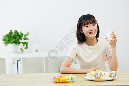 居家女性健康饮食高清图片