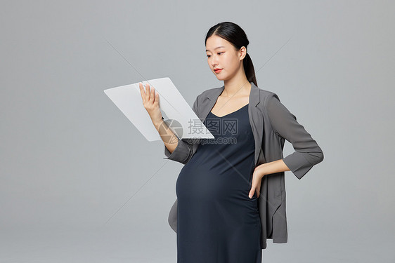 职场孕妇妈妈工作图片