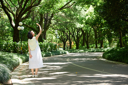 可爱背景夏日活力青春女性背影背景