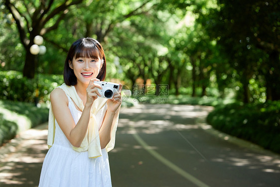 清爽夏日可爱女生拍照图片