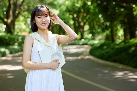 青春活力的女大学生图片