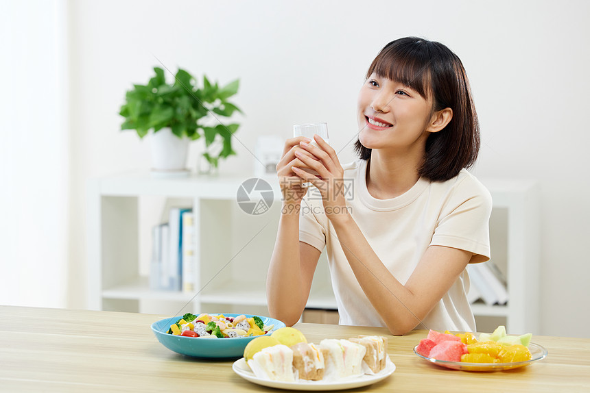 女性居家健康饮食图片