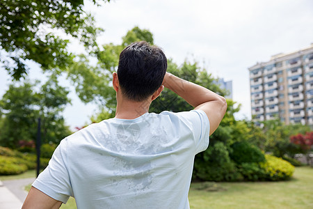 健身后背后背出汗的男人背景