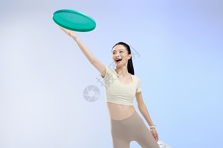 投掷飞盘的运动女性背景图片