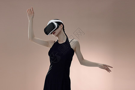 性感美女体验VR设备图片
