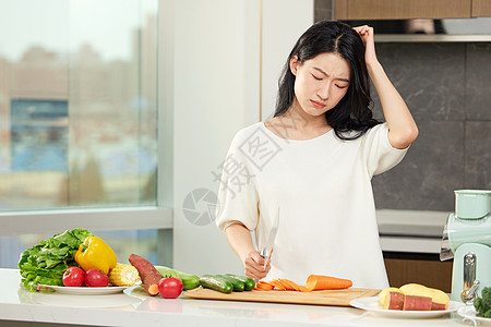 因为做饭而感到无奈的女性形象图片