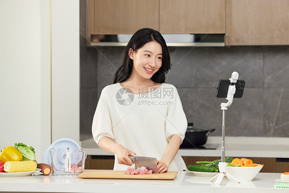 直播教做饭的女人图片