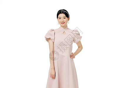 女性身穿新中式礼服形象背景图片