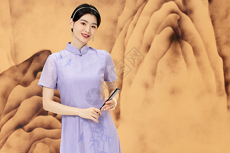 中式古典美女微笑形象图片