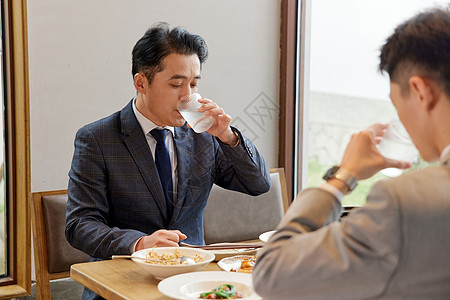 餐厅聚餐商务人士吃饭喝水形象背景