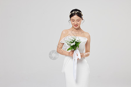 手拿花束的新娘图片