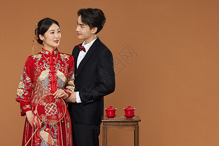 中式传统婚礼服饰写真图片
