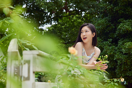 户外青春可爱女生图片