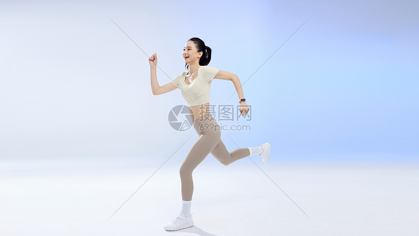 活力运动女孩跑步图片