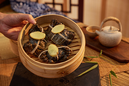 蒸笼里鲜活的大闸蟹图片