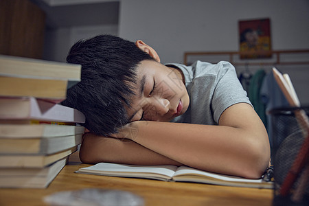 学习疲惫睡着的小男孩背景图片