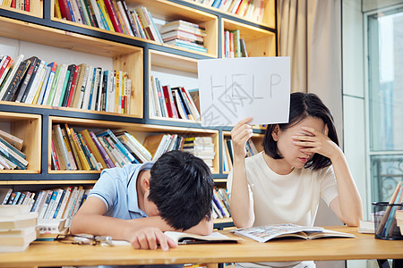 妈妈对厌学的孩子感到无奈与求助背景