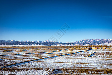 航拍初雪后的甘肃张掖平山湖大峡谷图片