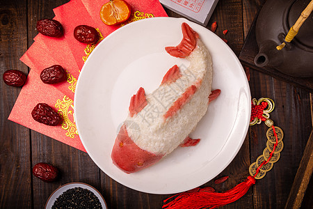 春节期间家里的年年有鱼糯米饭图片