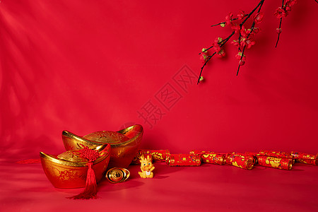 春节金元宝与鞭炮背景背景图片