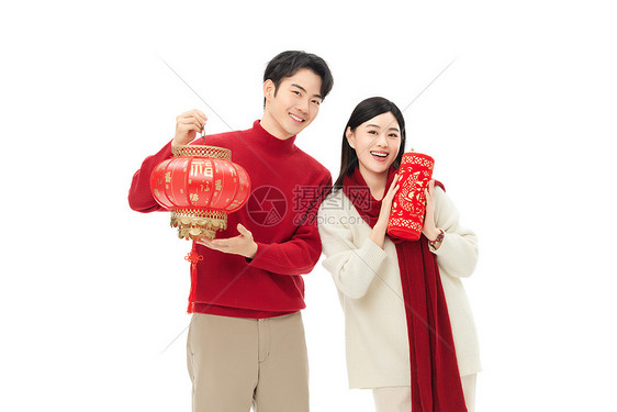年轻情侣庆祝春节图片