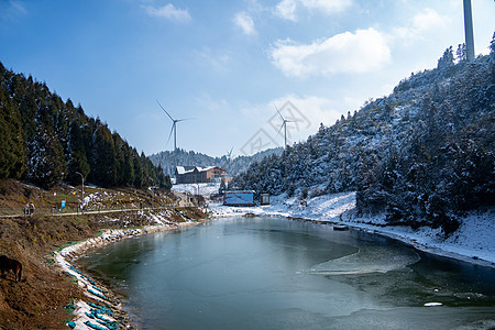 冬天落雪的湖面图片