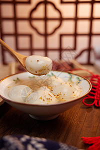 传统中式桂花汤圆特写图片