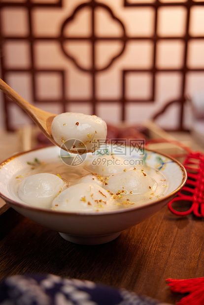 传统中式桂花汤圆特写图片