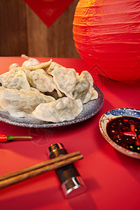 满满的一盘新年水饺图片