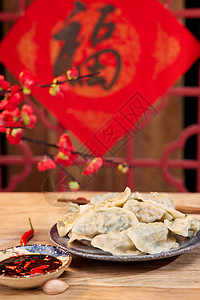 福字背景下的美味饺子背景图片
