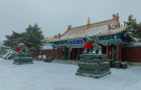 内蒙古呼和浩特大昭寺冬季雪景高清图片