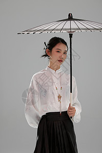 举着伞的中式美女背景图片