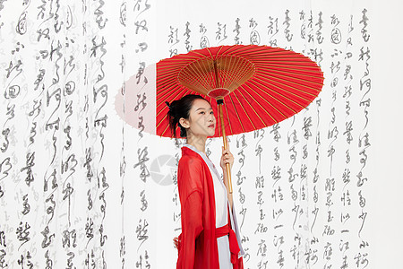 中国风美女手撑红色油纸伞图片
