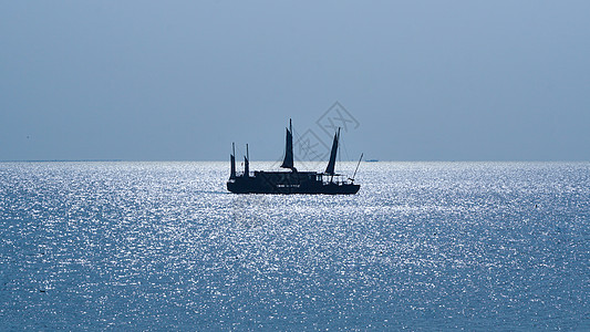 太湖帆船极简风光背景海上一艘船背景