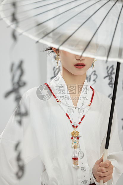 打着伞的中式古风美女图片