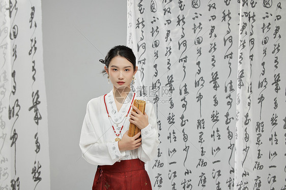 中国风马面裙美女图片