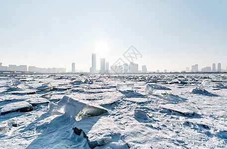 哈尔滨冰雪大世界松花江采冰场图片