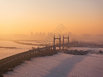 公路风景航拍黑龙江哈尔滨阳明滩大桥日出背景