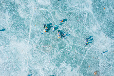 冬天冰冻的哈尔滨松花江沿岸背景图片
